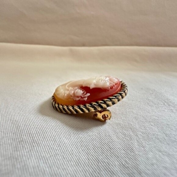 Vintage Cameo Brooch Pin - Picture 2 of 8